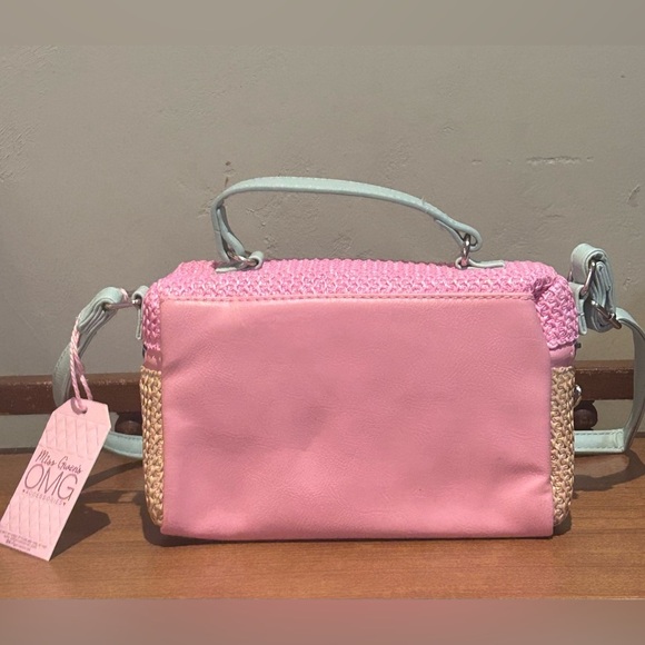 Miss Gwen’s NWTS  OMG ACCESSORIES Small Butterfly Straw Crossbody Bag - Picture 3 of 7